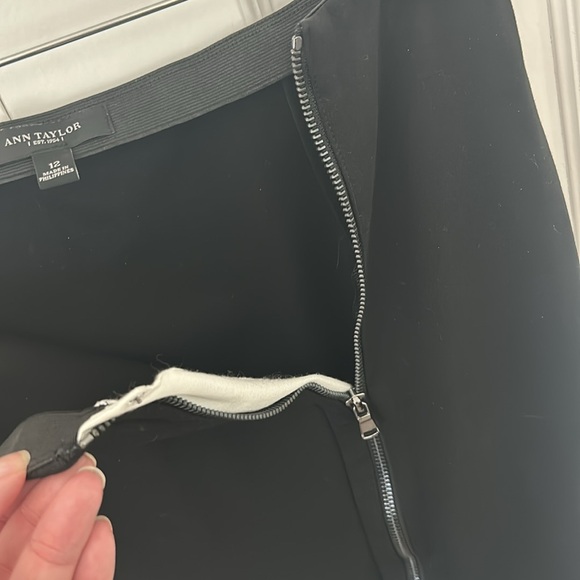 Ann Taylor Ponte Black Knit Zip Front Pencil Skirt Size 12 - Picture 3 of 4